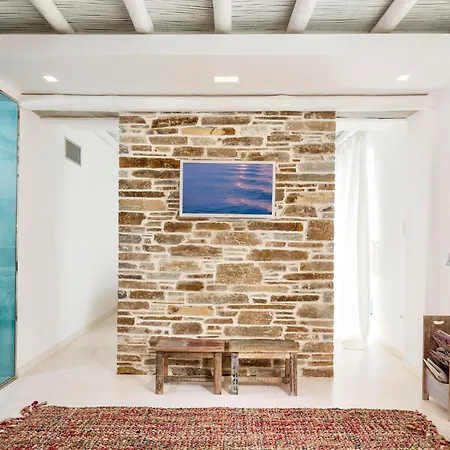 Paradise Design Aparthotel Batsi (Andros)