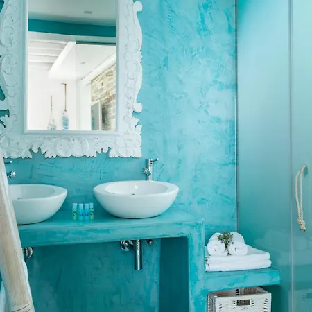 Paradise Design Aparthotel Batsi (Andros)