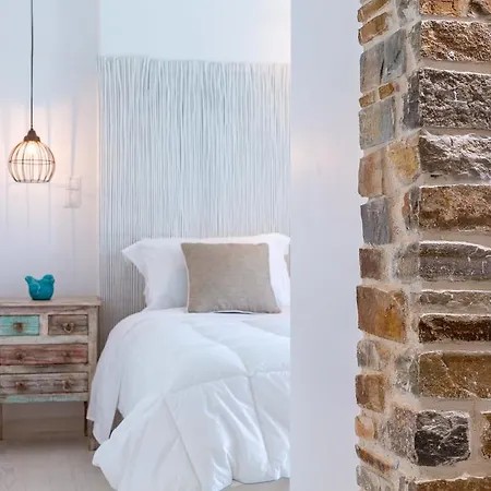 Paradise Design Aparthotel Batsi (Andros)